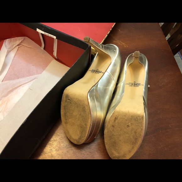 A pair of gold cut out size 12 high heel shoes - Picture 4 of 4